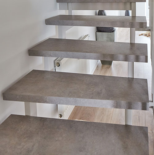 Treppe nach der Renovierung — Blockstufen