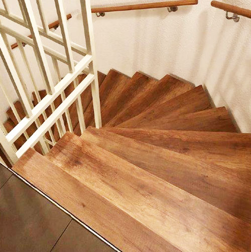 Treppe nach der Renovierung — Blockstufen