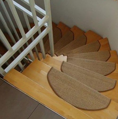 Alte Treppe vor der Renovierung