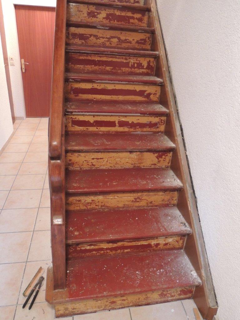 Alte Treppe vor der Renovierung