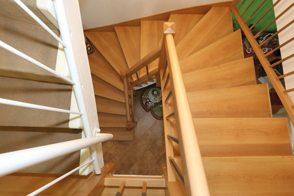 Treppe nach der Renovierung mit HAFA Renovierungsstufen