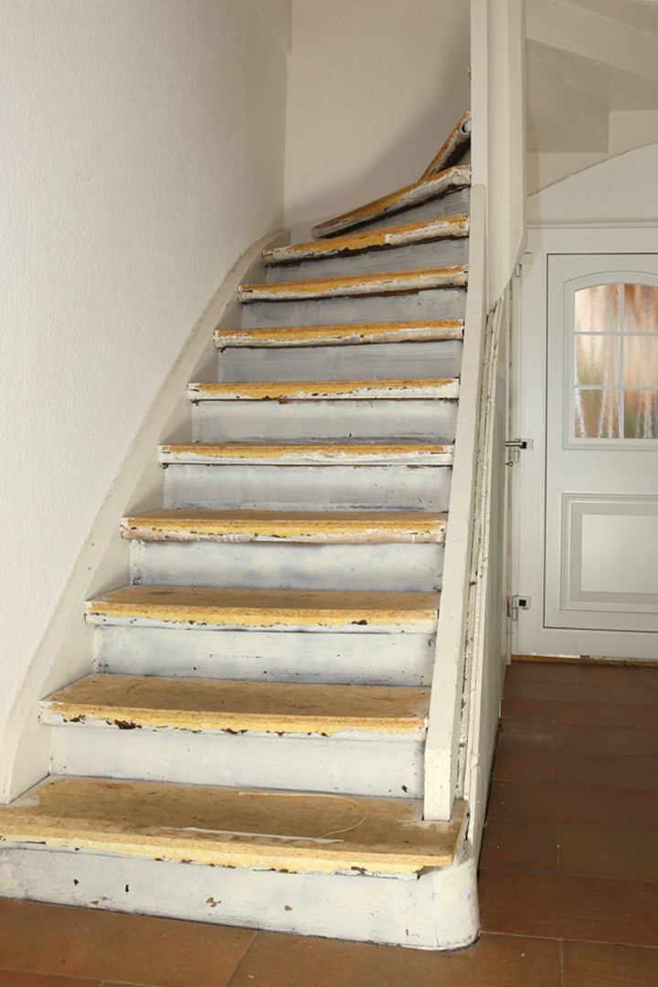 Alte Treppe vor der Renovierung